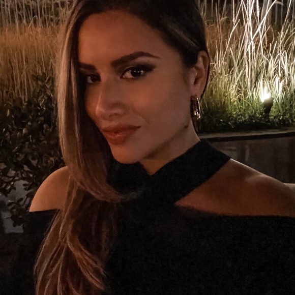 Welcome to my closet! Thank you for the love ❤️ - Picture 8 of 11